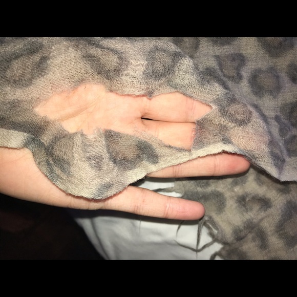 Wilfred 100% wool scarf - Picture 2 of 3